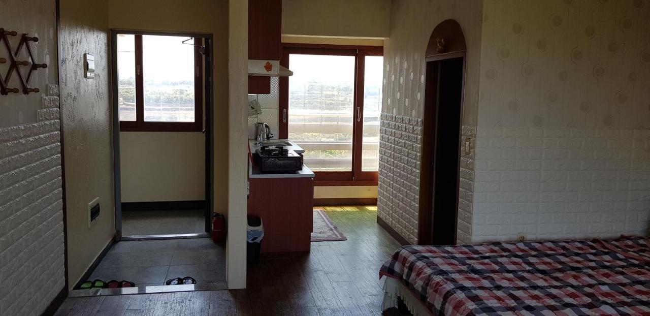Hostel Jun House *