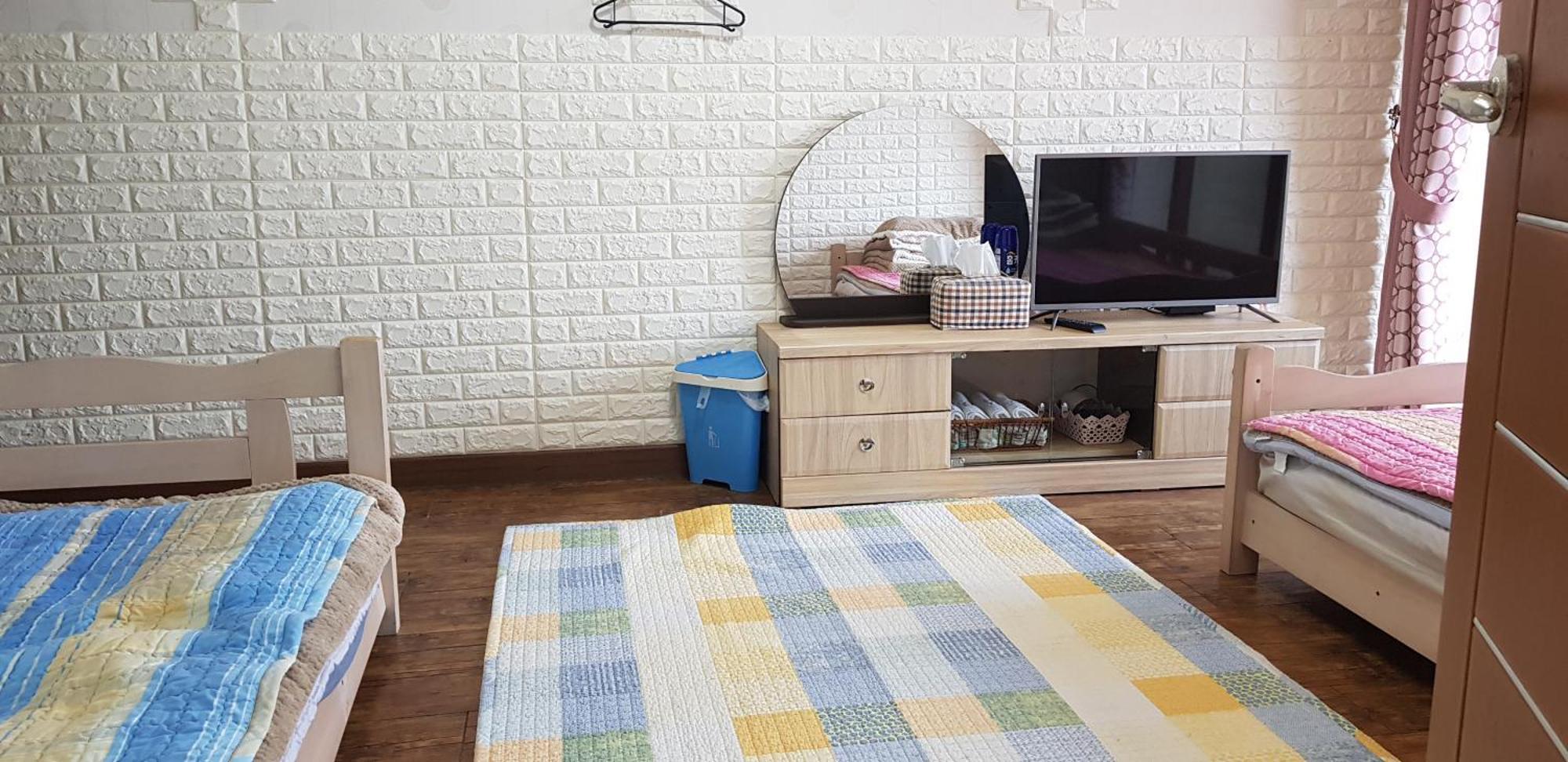 Hostel Jun House *