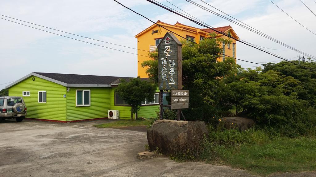 Jun House Hostel *