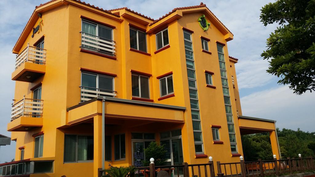 Jun House Hostel Jeju